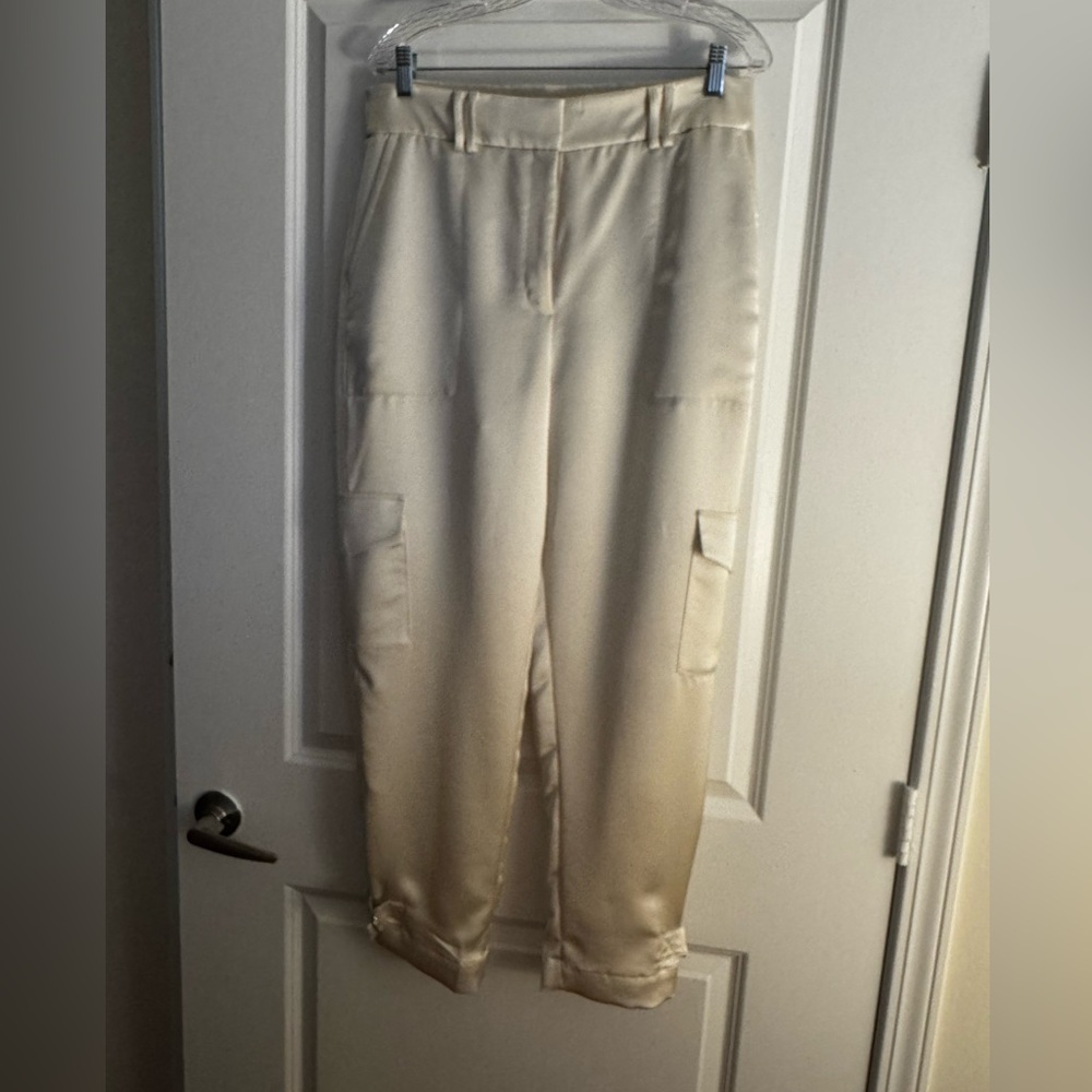 Express women’s super high rise Cream Cargo Pants